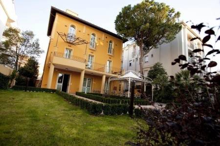 Invia – Hotel Alibi – P,  recenzia