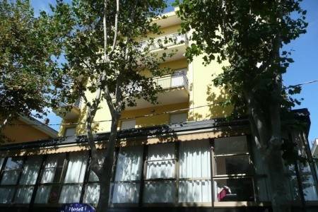 Invia – Hotel Busignani,  recenzia