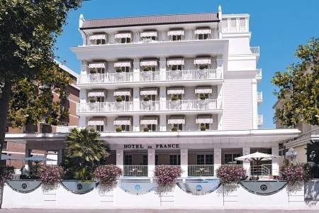 Invia – Hotel De France,  recenzia