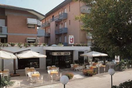 Invia – Hotel Junior,  recenzia