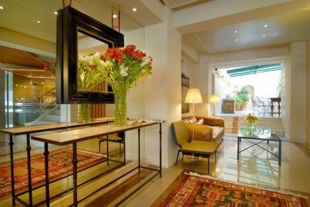 Invia – Philippos Hotel, Atény