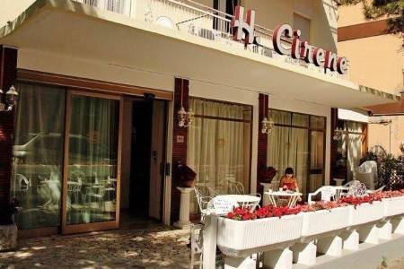 Invia – Hotel Cirene,  recenzia