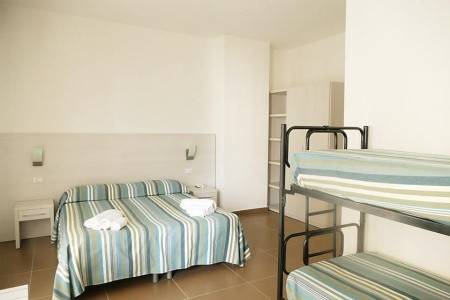 Invia – Hotel Gin,  recenzia